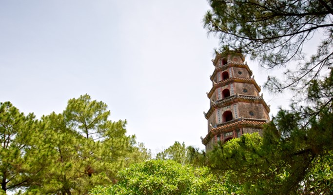 Hue Thien Mu Pagoda + Imperial Palace + Dong Ba Market Tour (+Dragon Boat Ride) (Half Day)