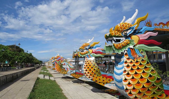 Hue Thien Mu Pagoda + Imperial Palace + Dong Ba Market Tour (+Dragon Boat Ride) (Half Day)