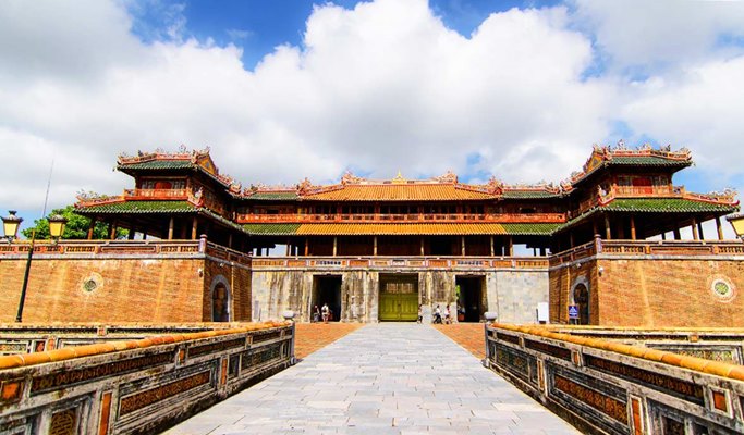 Hue Thien Mu Pagoda + Imperial Palace + Dong Ba Market Tour (+Dragon Boat Ride) (Half Day)
