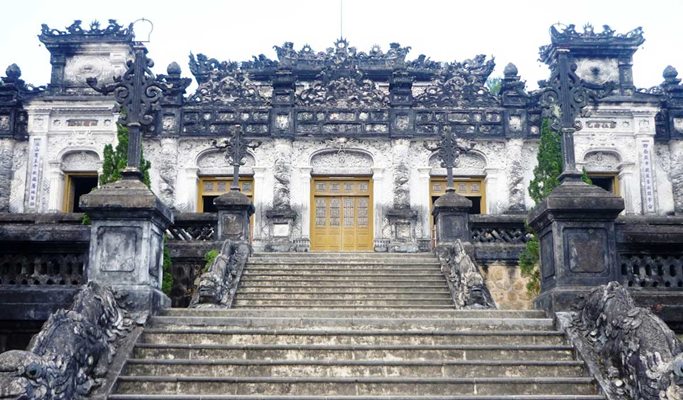 Hue Khai Dinh Tomb + Minh Mang Tomb + Thuy Xuan Village Tour (Half Day)