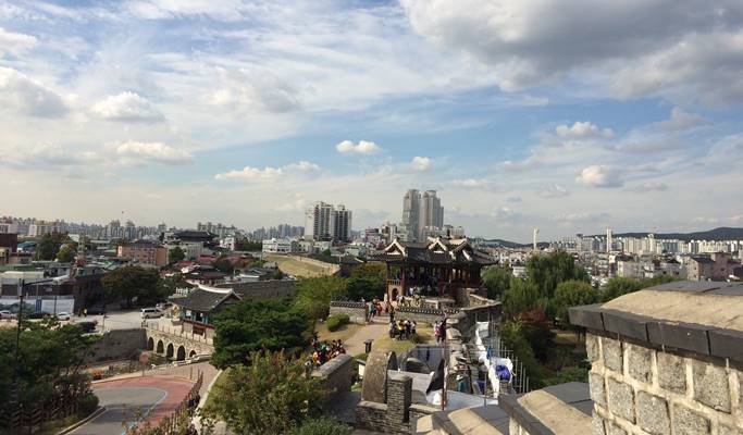 Suwon Hwaseong Fortress + Waujeongsa Temple + Starfield Library 1 Day Tour - from Seoul