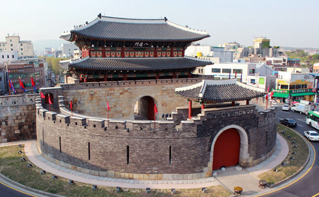 South Gyeonggi Private Van Package: Getaway to Folk Village/ Dae Jang Geum Theme Park/ Yeoju Premium Outlet/ Hwaseong Fortress