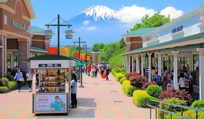 Hakone 1 Day Tour from Tokyo: Lake Ashi Cruise + Owakudani + Gotemba Outlets