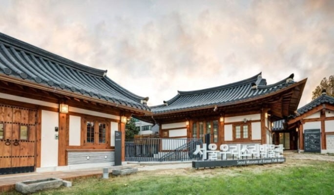 Insadong & Ikseondong Hanok Village Makgeolli & Food Tour