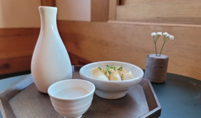 Insadong & Ikseondong Hanok Village Makgeolli & Food Tour