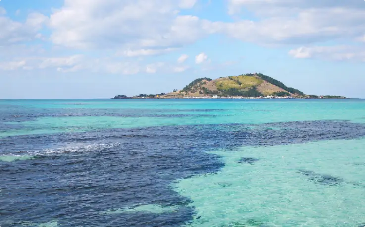 Beautiful clear emerald water of Hyeopjae Beach on Jeju Island.
