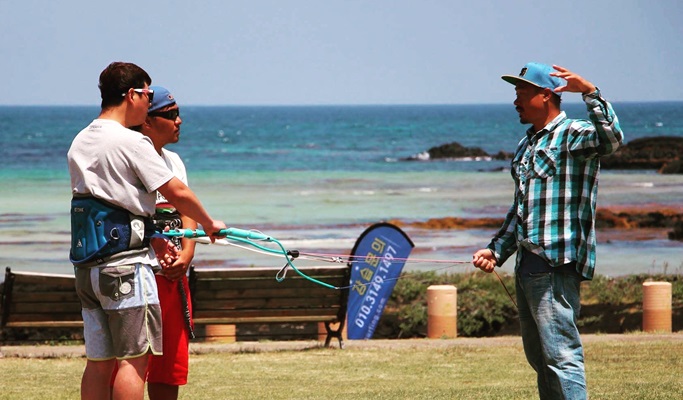 Jeju Kiteboarding (Kitesurfing) Lesson & Rental (+Tandem Kiteboarding)