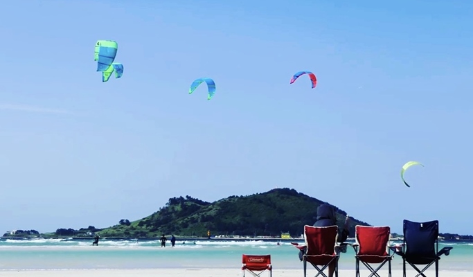 Jeju Kiteboarding (Kitesurfing) Lesson & Rental (+Tandem Kiteboarding)