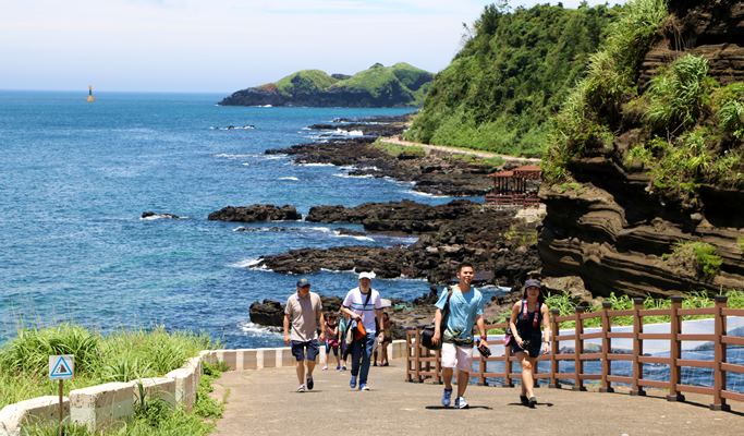 Hire a mini bus/big van with a driver in Jeju - Jeju Mini Bus/Big Van Tour (up to 12/20 passengers)