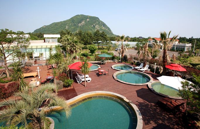 Sanbangsan Mountain Carbonate Hot Springs in Jeju Island - Trazy, Korea ...