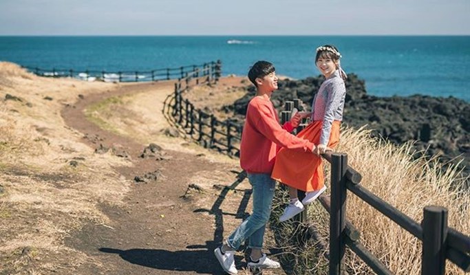 Jeju East/West Course 1 Day Bus Tour (+ Snap Photoshoot with photographer)