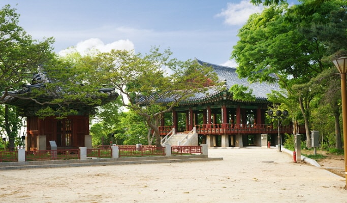 Korean Hanok Village Docent Virtual Tour (Live Commentary)