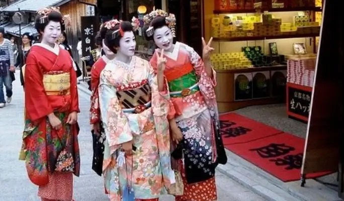 Kyoto Highlights Private Walking Tour - Gion and Fushimi Inari Shrine with Licensed Guide