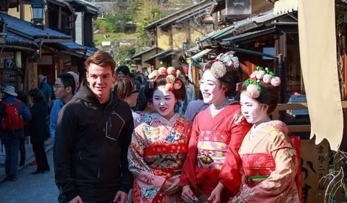 Kyoto Highlights Private Walking Tour - Gion and Fushimi Inari Shrine with Licensed Guide