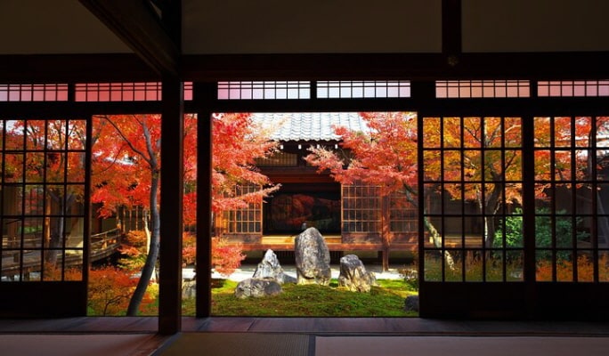 Kamakura Private Walking Tour & Kimono Experience with Licensed Guide
