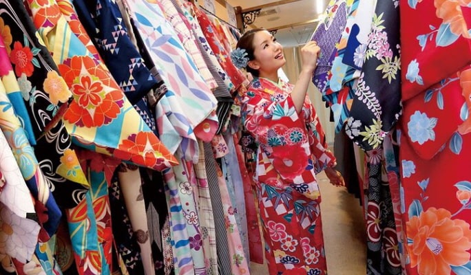 Kanazawa Private Walking Tour & Kimono Experience with Licensed Guide
