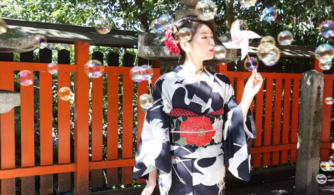 Osaka Private Walking Tour & Kimono Experience with Licensed Guide