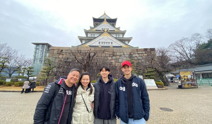 Osaka Private Walking Tour & Kimono Experience with Licensed Guide