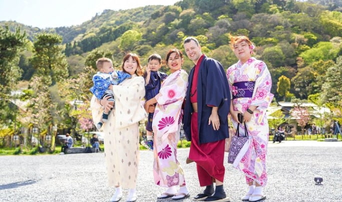 Tokyo Private Walking Tour & Kimono Experience with Licensed Guide