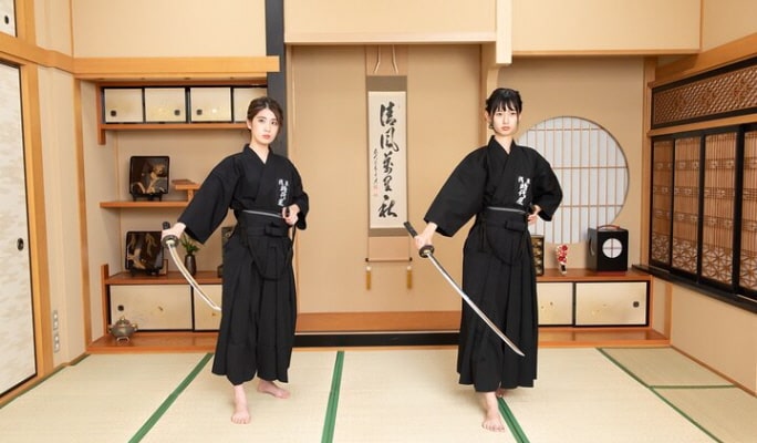 Tokyo Private Walking Tour &  Samurai Sword Experience with Licensed Guide