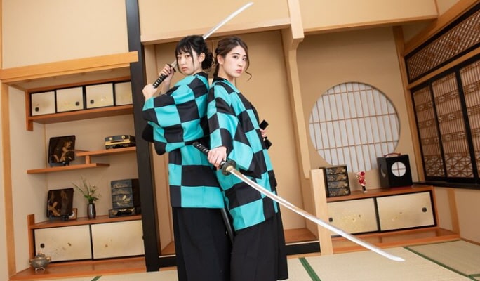 Tokyo Private Walking Tour &  Samurai Sword Experience with Licensed Guide