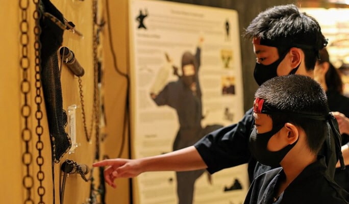Tokyo Private Walking Tour &  Samurai Ninja Experience with Licensed Guide