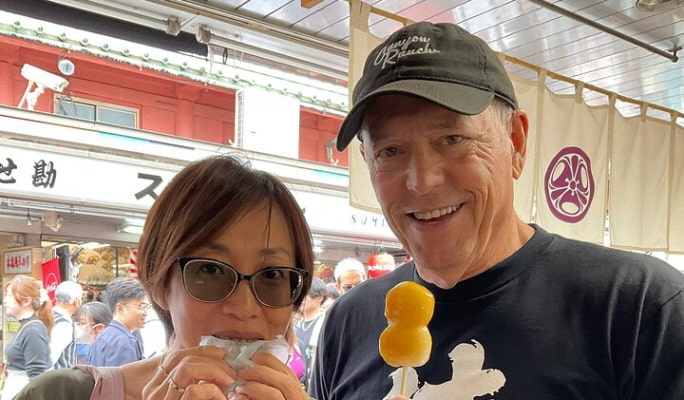 Tokyo Private Walking Tour & Japanese Traditional Performance with Dinner