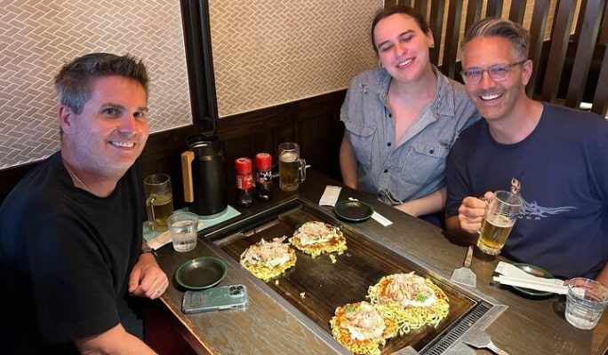 Tokyo Private Walking Tour & Japanese Traditional Performance with Dinner