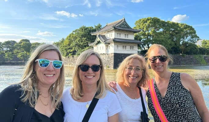 Tokyo Private Walking Tour & Japanese Traditional Performance with Dinner