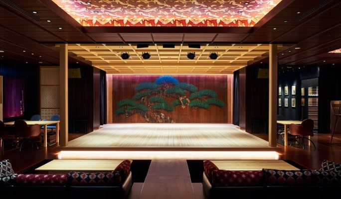 Tokyo Private Walking Tour & Japanese Traditional Performance with Dinner