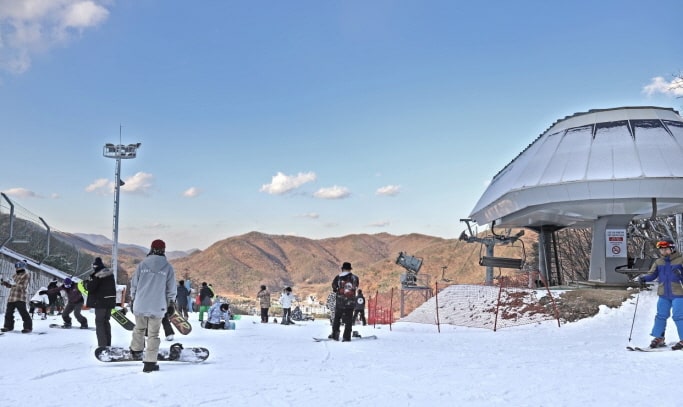 芝山滑雪場：雙板滑雪/單板滑雪/雪橇一日遊 - 首爾出發
