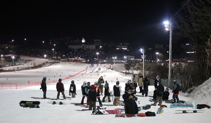 Night Ski/Snowboard Tour: Jisan Ski Resort