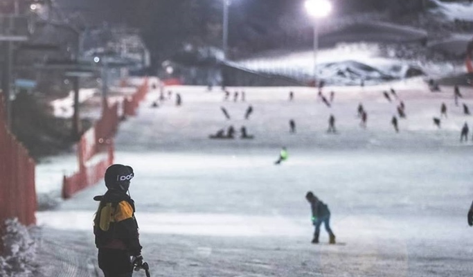 Night Ski/Snowboard Tour: Jisan Ski Resort