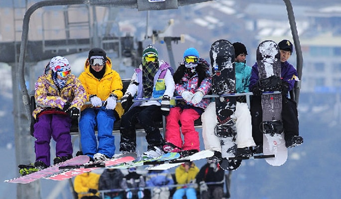 Lift Pass + Ski/Snowboard Equipment/Clothes Rental + Shuttle Bus Package: Jisan Ski Resort
