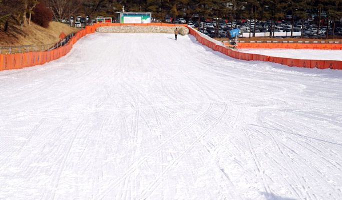 Jisan Ski Resort + Icheon Termeden Spa + OOOZOOO Illumination Garden 1 Day Tour (Dec 24~Mar 5)