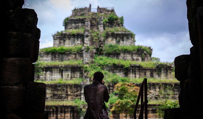 Angkor Temples Tour: Koh Ker + Beng Mealea 1 Day Tour