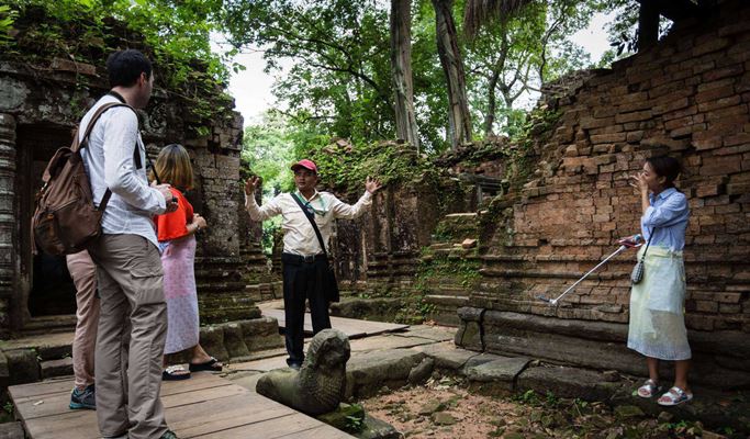 Angkor Temples Tour: Koh Ker + Beng Mealea 1 Day Tour