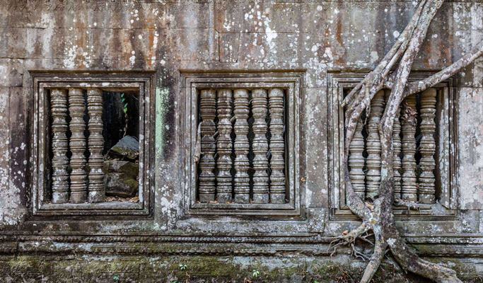 Angkor Temples Tour: Koh Ker + Beng Mealea 1 Day Tour