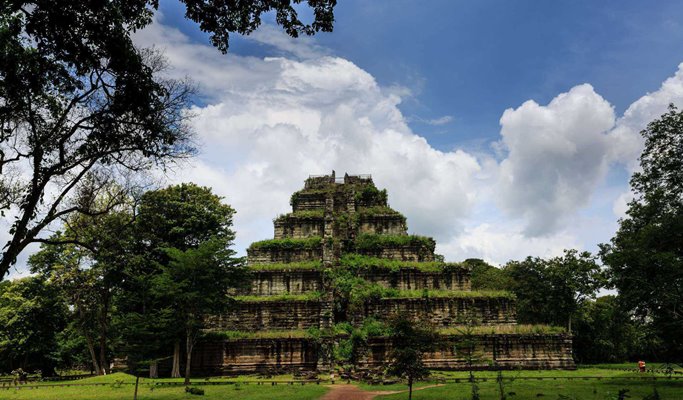 Angkor Temples Tour: Koh Ker + Beng Mealea 1 Day Tour