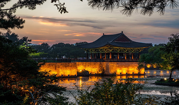 Gyeongju Kookmin Healing Park + Pohang Space Walk + Woljeonggyo Bridge + Donggung Palace & Wolji Pond 1 Day Tour - from Busan (Dec 23~Feb 28)