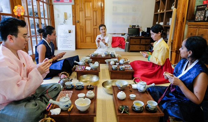 通过茶礼了解并体验韩国人的传统文化