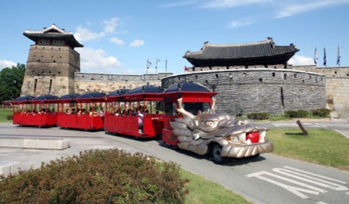 Korean Folk Village + Starfield Suwon + Hwaseong Fortress (+ Tethered Hot Air Balloon Experience option) 1 Day Tour - from Seoul