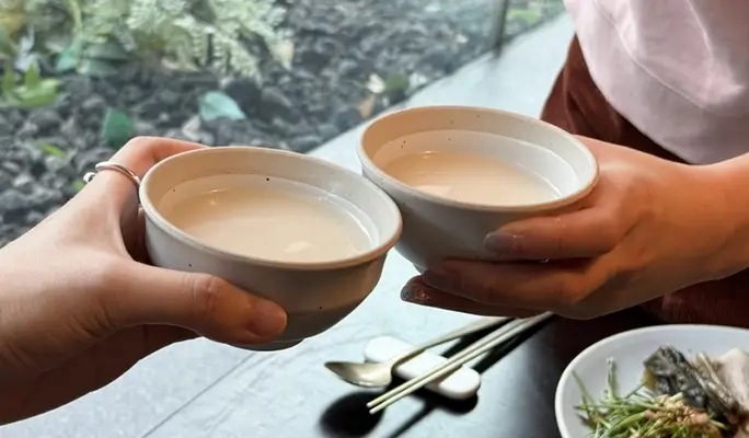 Joseon-Style Traditional Korean Liquor Tasting and Storytelling Experience in Seoul