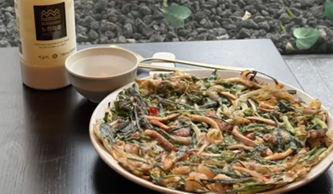 Joseon-Style Traditional Korean Liquor Tasting and Storytelling Experience in Seoul