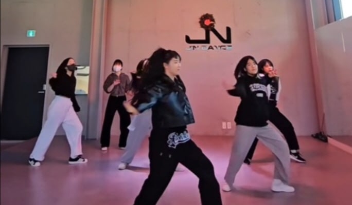 K-pop Half Day Tour & K-pop Dance Class in Seoul