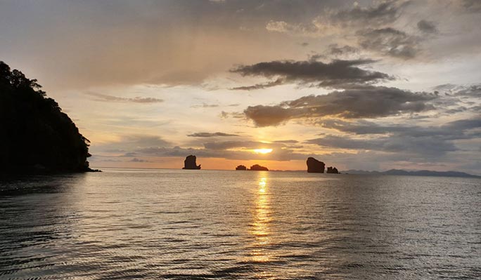 Krabi 7 Islands 1 Day Sunset Tour (+ BBQ Dinner/Snorkeling) (Speedboat/longtail boat) (+ Hotel Transfer)