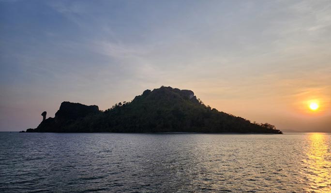 Krabi 7 Islands 1 Day Sunset Tour (+ BBQ Dinner/Snorkeling) (Speedboat/longtail boat) (+ Hotel Transfer)