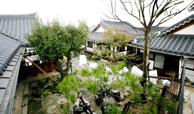 Iksan + Jeonju + Wanju 2D1N All-inclusive Tour from Seoul