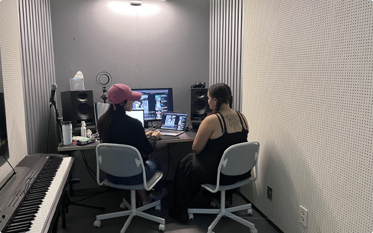 Visitors participating in a vocal training class in Gangnam