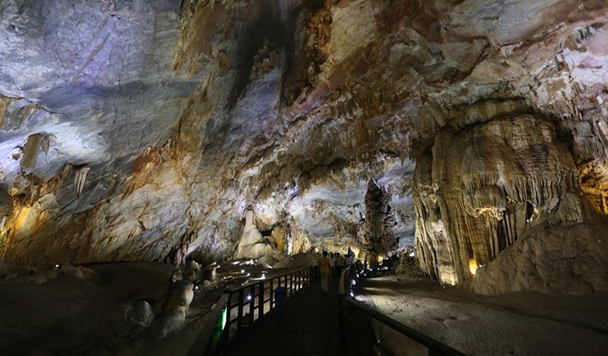 Paradise Cave & La Vang Church 1 Day Tour - from Hue City